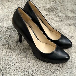 Black Nine West heels size 8